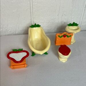 Vintage Strawberry Shortcake Bathroom Playset with Cream and Green Accents